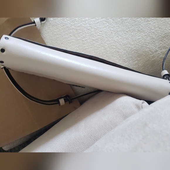 💫Hayden Foldover Crossbody Clutch With Rivets. - Picture 8 of 13